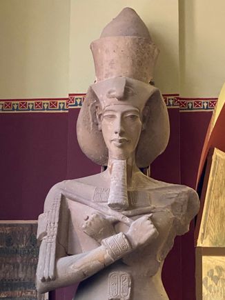 Closeup of Ahkenhaten statue 