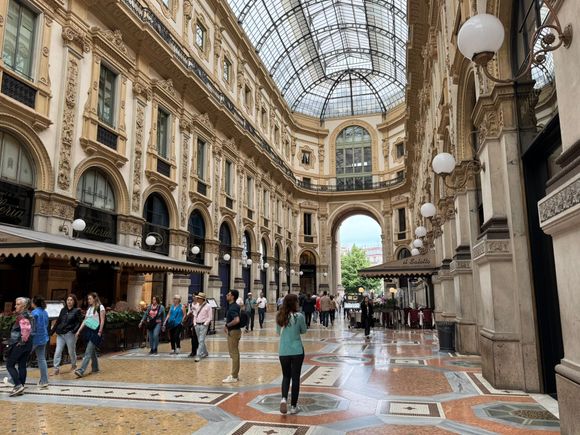 The Galleria is filled with upscale boutiques and pricey restaurants and bars.