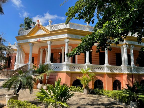 This mansion is owned by one of Carlos Slim's companies.  The richest man in Mexico