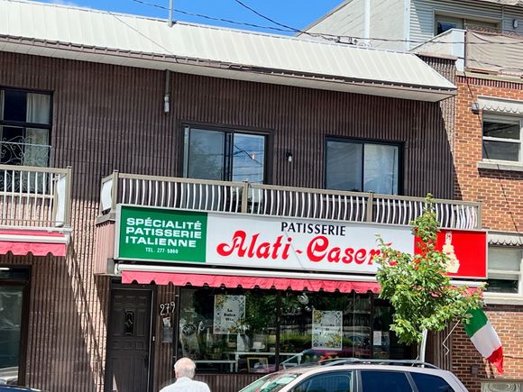 Italian bakery with the best cannolis!