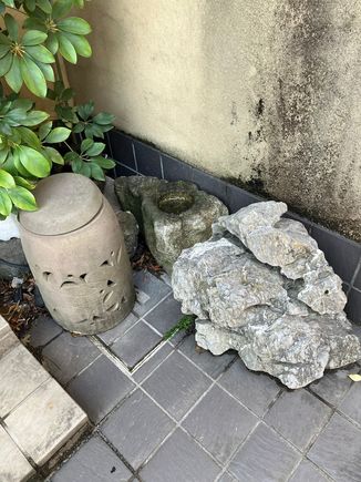 Yanaka front door sight