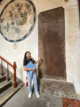 Sushin in front of an old tablet 