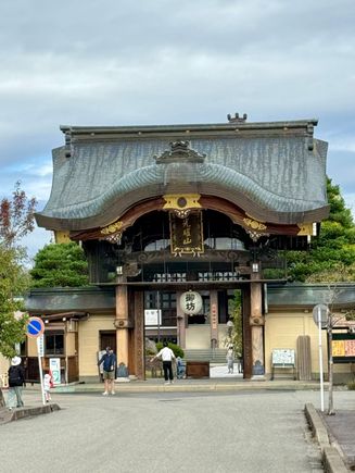 Cooking class is very close to this temple 
