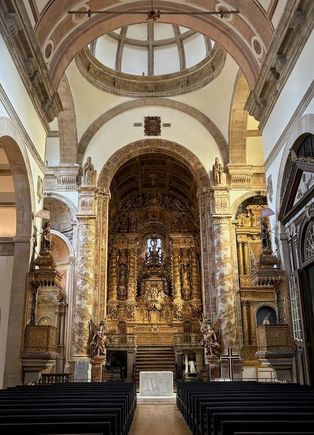 Inside Igrej de São Gonçalo