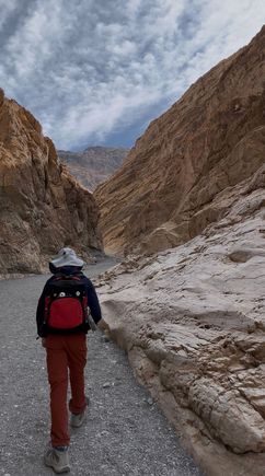 Start of hike into Mosaic Canyon