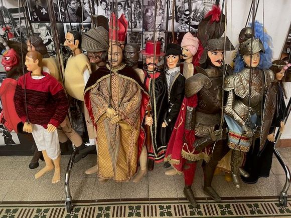 Midway break to digest included a visit to a traditional puppet theater and a chat with a third-generation puppeteer