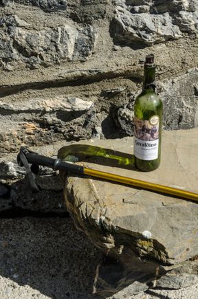 La Estiva Refugio is a destination for students taking Mountain Guide courses. Apparently, the first team to arrive there on the final exam gets to drink the waiting bottle of wine. back at Solomonte HQ we'd seen their HUMUNGOUS wall map. It clearly showed the location of La Estiva, marked with the visible symbol of a wine bottle! Cristina and Jorge shared their delicious homegrown yellow cherry tomatoes with us all, during the bocadillo-yogurt lunch at the hut.