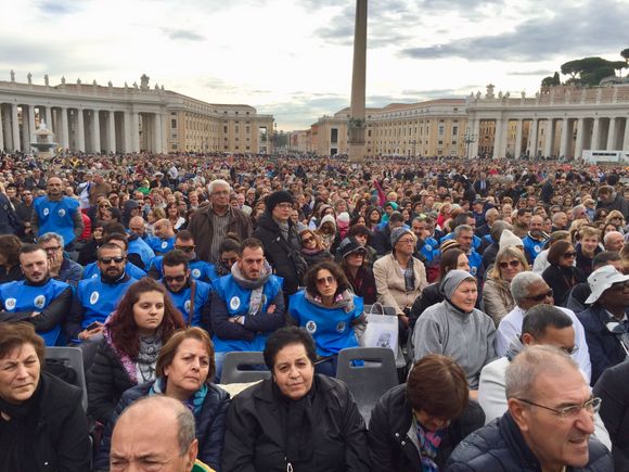 Pre-Covid crowds in Vatican Square.