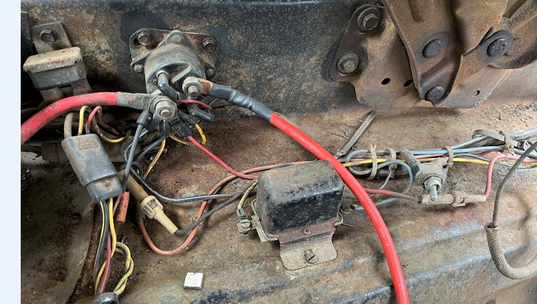 The mystery fuse holders and switch.
