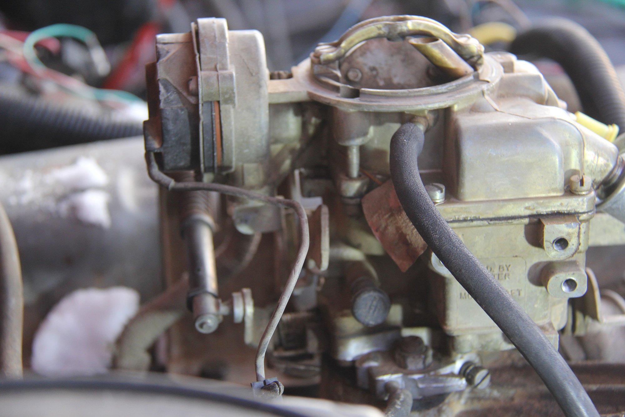 Right rear  side of  the  carb.  you  can  see  the choke  heater  wire  that  comes  from  the  alternator ..  I  will  be  replacing that  as  it  has  a  few  cracks  in  the insulation.