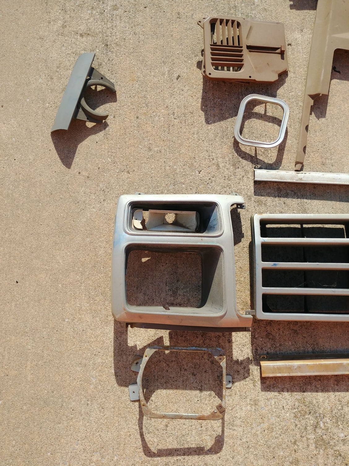 Miscellaneous - 7th Gen F-150 Grill, Headlight Bezels, Interior Kick Panel Vents - Used - 1980 to 1986 Ford F-150 - Moore, OK 73160, United States