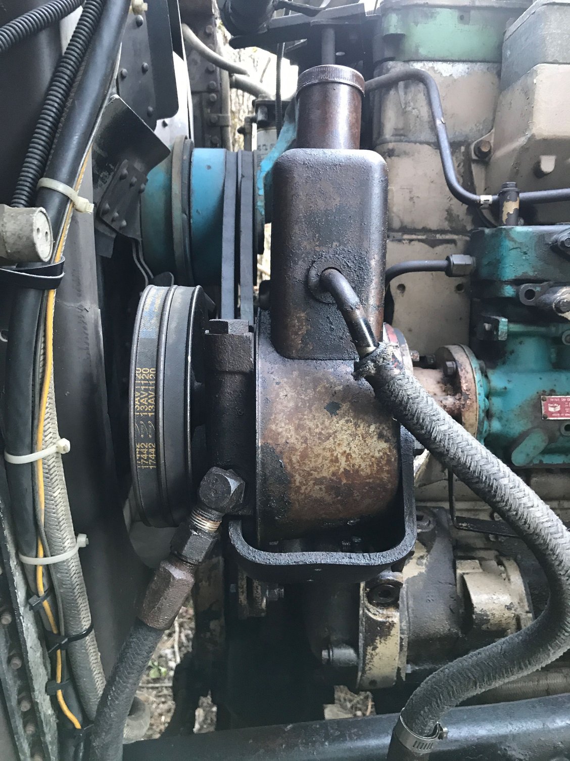 Need help to identify power steering pump 1980 L9000 NTC 290 Cummins