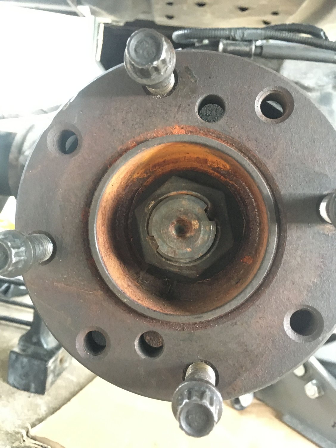 2018 10.5 Rear axle yoke flange nut size? Removal? Ford Truck