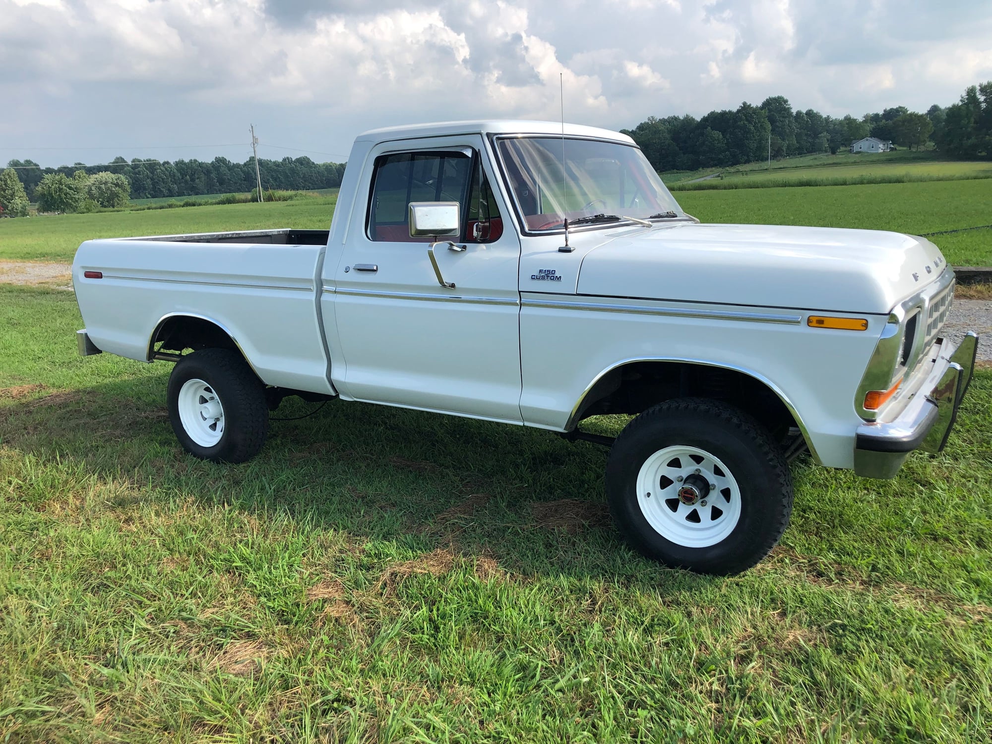 1978 Ford F-150 - 1978 Ford F-150 - Used - VIN f14hube4300 - 124,999 Miles - 8 cyl - 4WD - Manual - Truck - White - Gallatin, TN 37066, United States