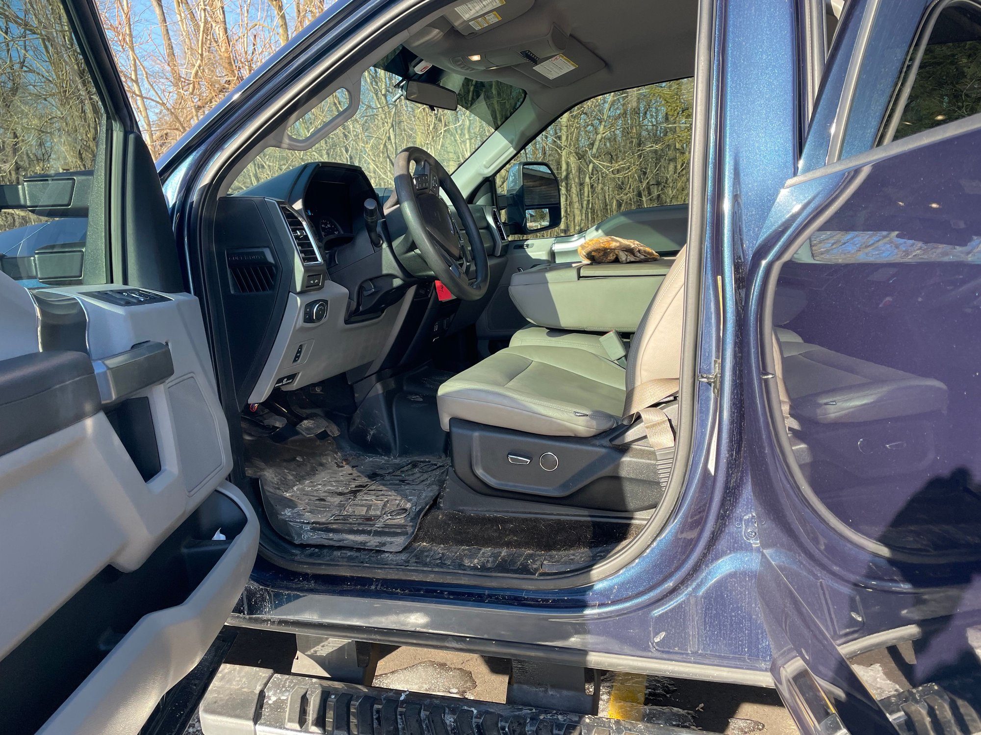 2017 Ford F-250 Super Duty - 2017 xlt 6.2 3.73 ccsb $43k or best - Used - VIN 1FT7W2B62HEE93575 - 79,000 Miles - 8 cyl - 4WD - Automatic - Truck - Blue - Marshall, MI 49068, United States