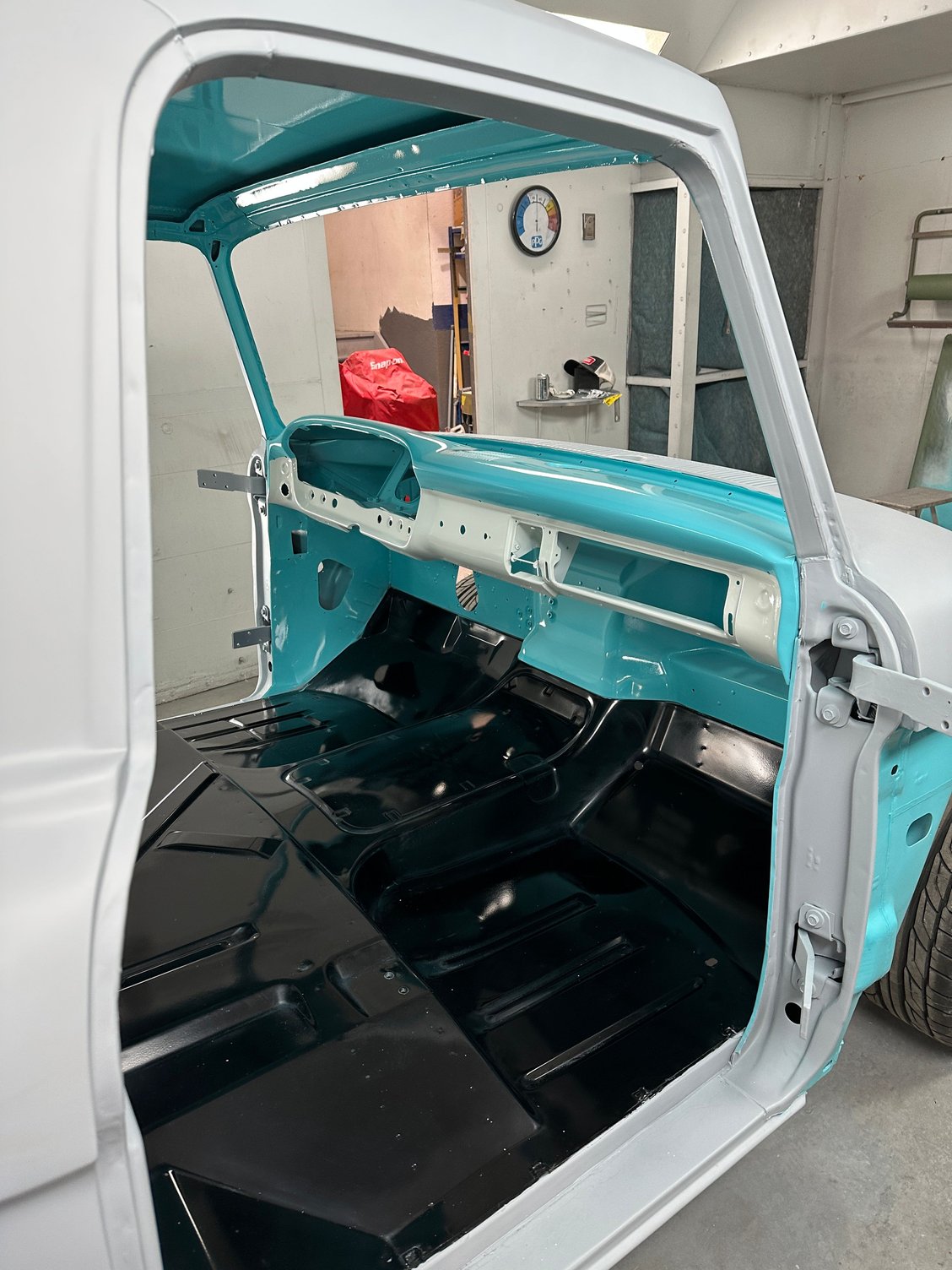 Just finished painting the dash and interior� 