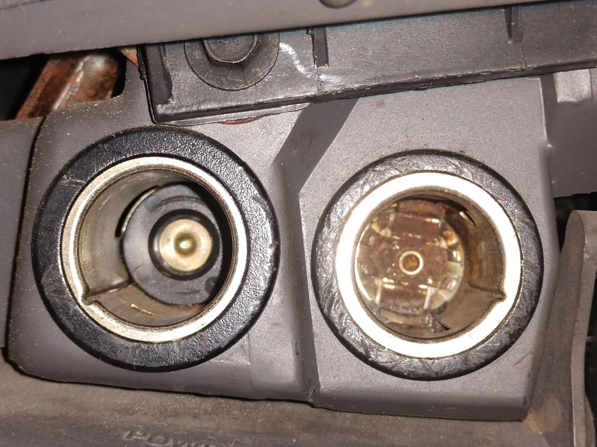 How to remove 12volt socket and cigarette lighter socket to access