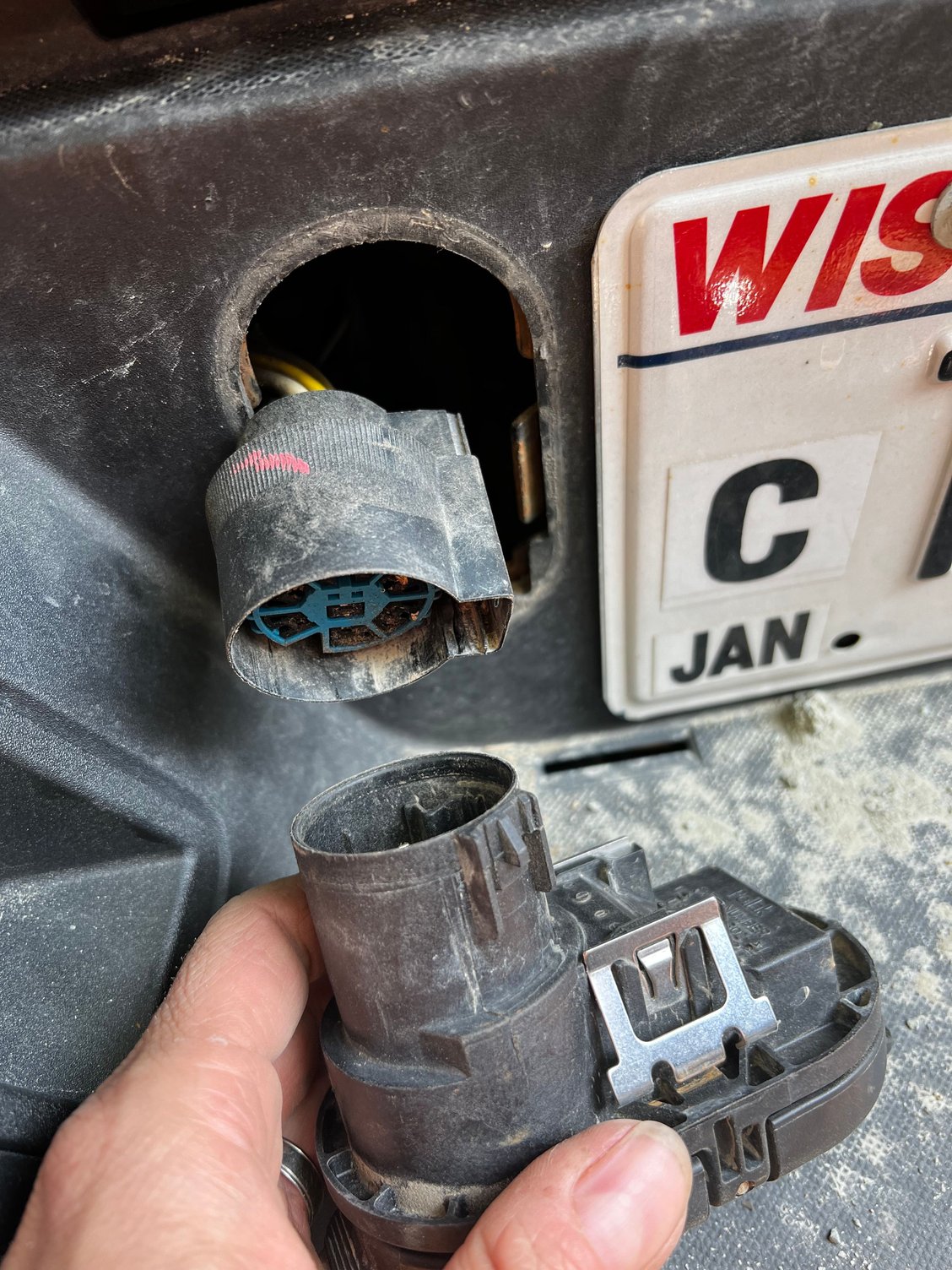 Trailer plug replacement, clip missing Ford Truck Enthusiasts Forums
