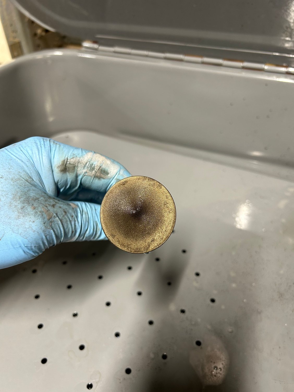 And this is how clean they were getting. Pretty impressive for some water-based heavy duty degreaser but like I said, it has to be warm temperature or it doesn�t work very good.