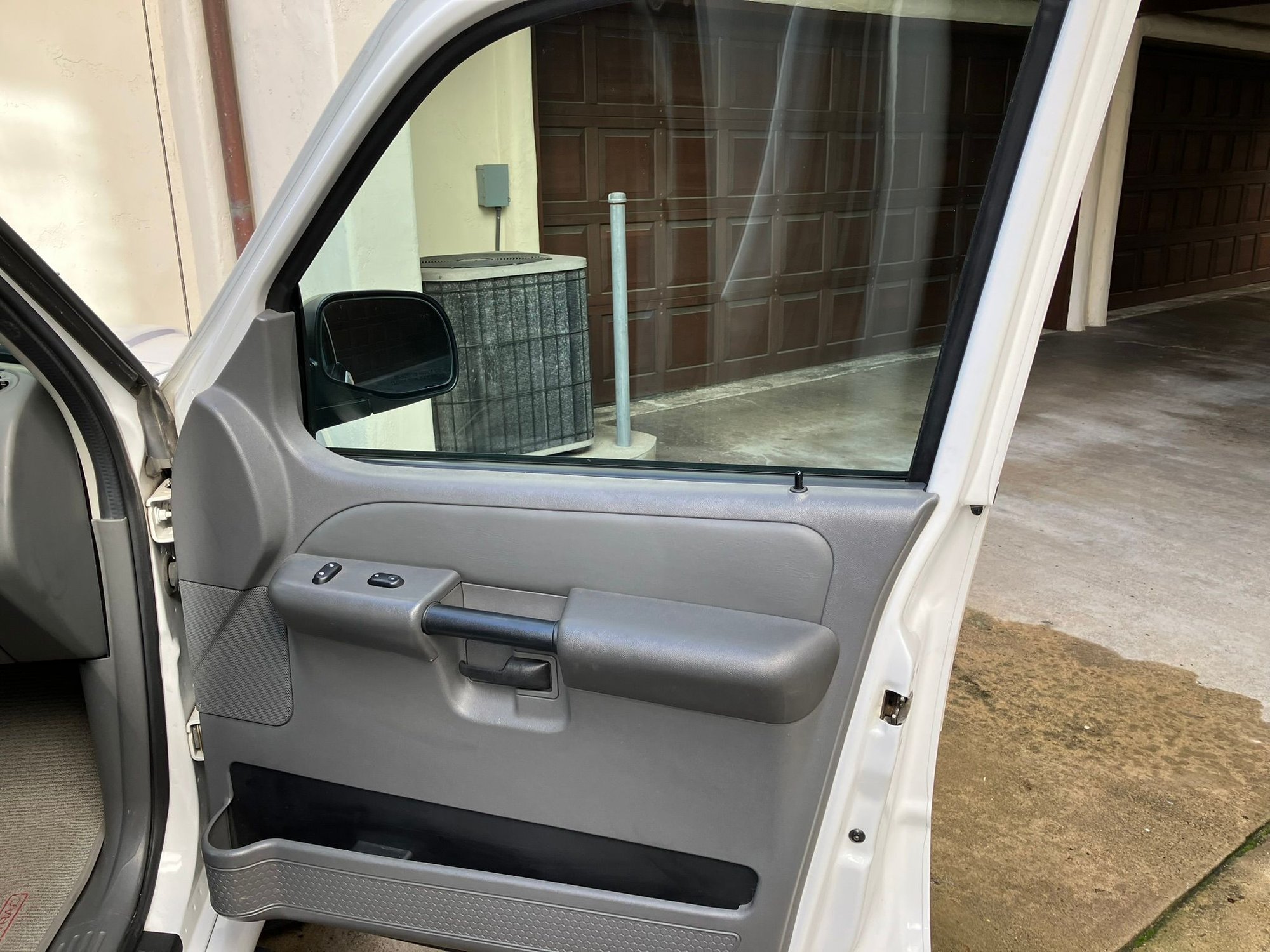 2004 Ford Explorer Sport Trac - 2004 Ford Explorer Sport Trac XLT - Used - VIN 1FMZU67K34UA15415 - 200,071 Miles - 6 cyl - 2WD - Automatic - SUV - White - San Diego, CA 92037, United States