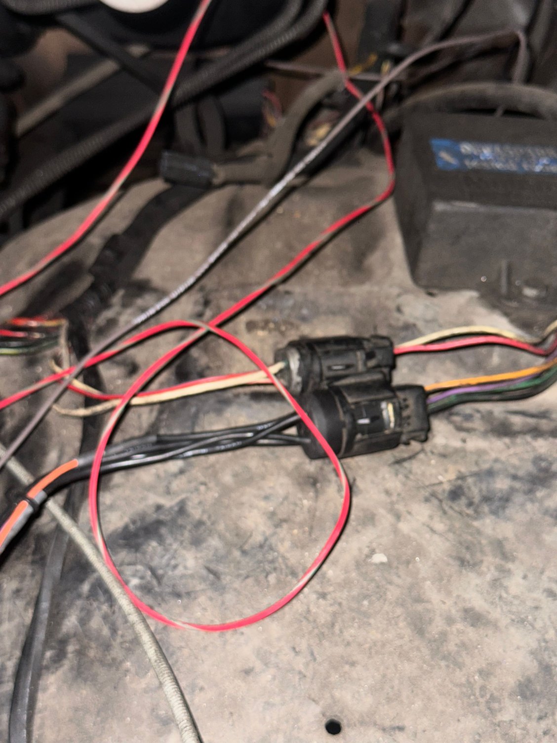 Used the plug from the wall to to module. Last harness linked between the module and harness.