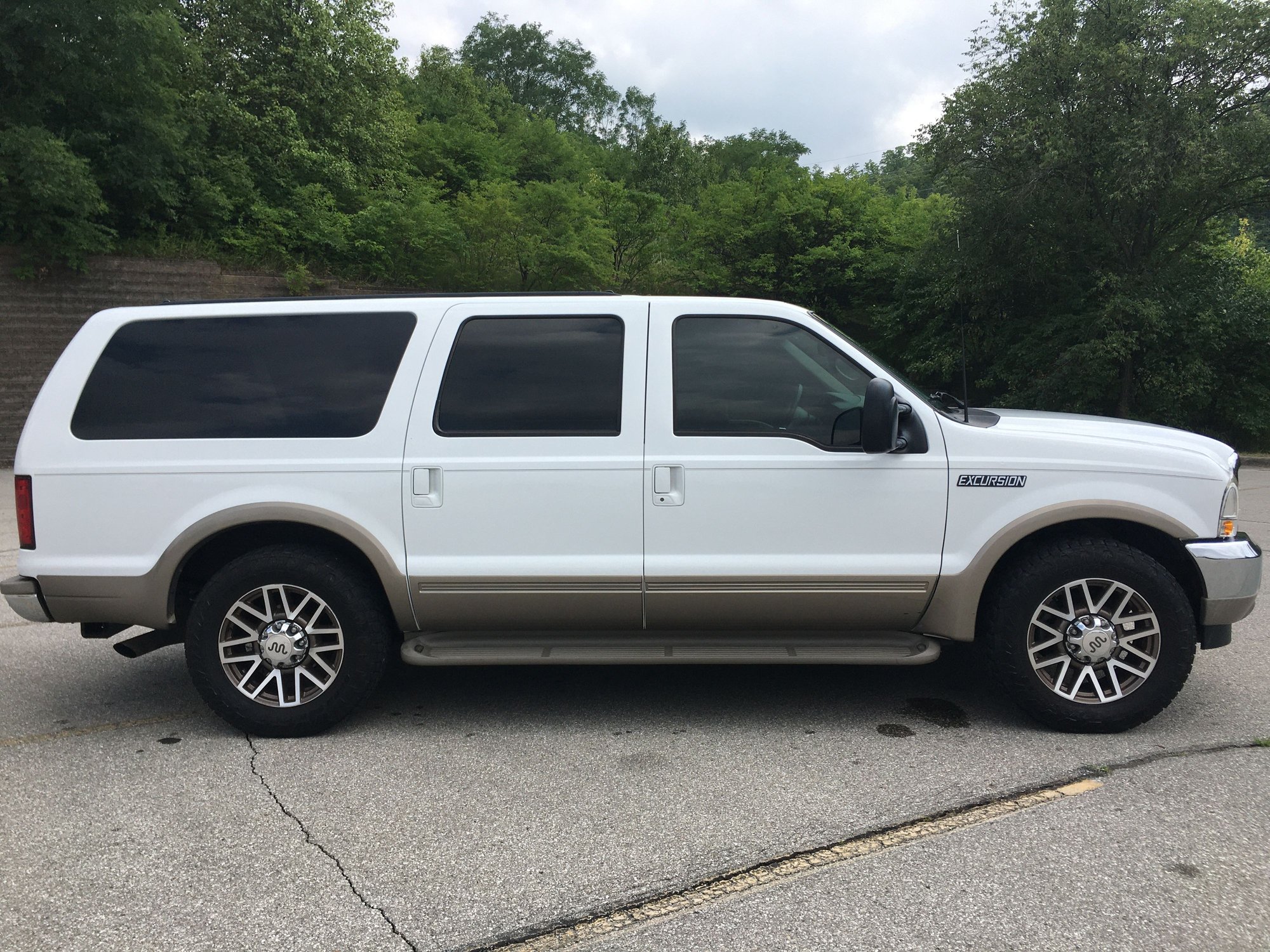 2001 Ford Excursion - 2001 Ford Excursion 7.3 Diesel - Used - VIN 1FMNU42F81EC96792 - 8 cyl - 2WD - Automatic - SUV - White - Newport, KY 41071, United States