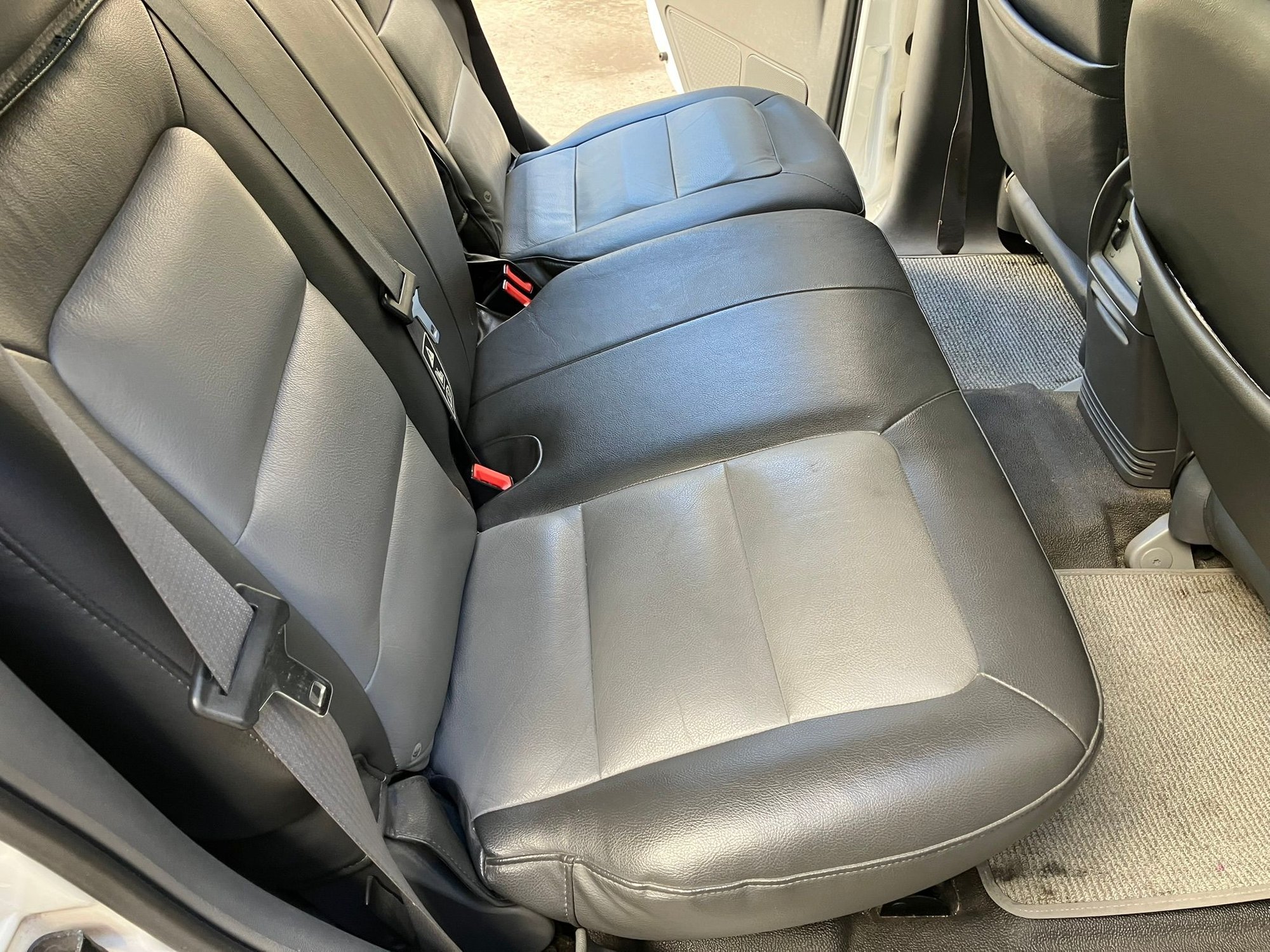 2004 Ford Explorer Sport Trac - 2004 Ford Explorer Sport Trac XLT - Used - VIN 1FMZU67K34UA15415 - 200,071 Miles - 6 cyl - 2WD - Automatic - SUV - White - San Diego, CA 92037, United States