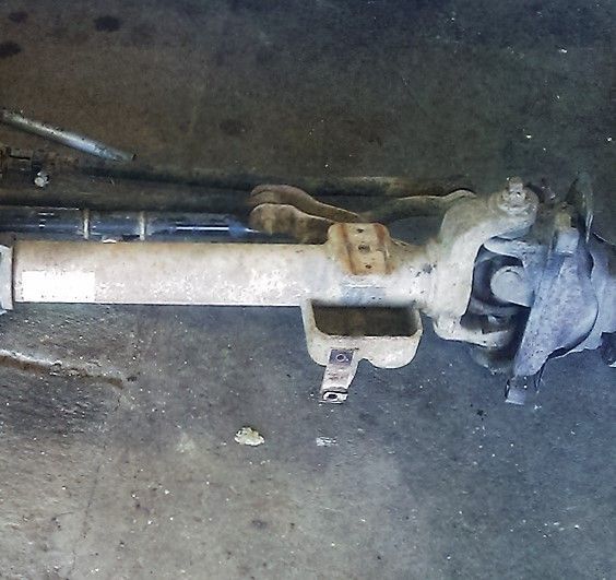 Stabilizer, swaybar, leaf spring mounting plate - Ford ...