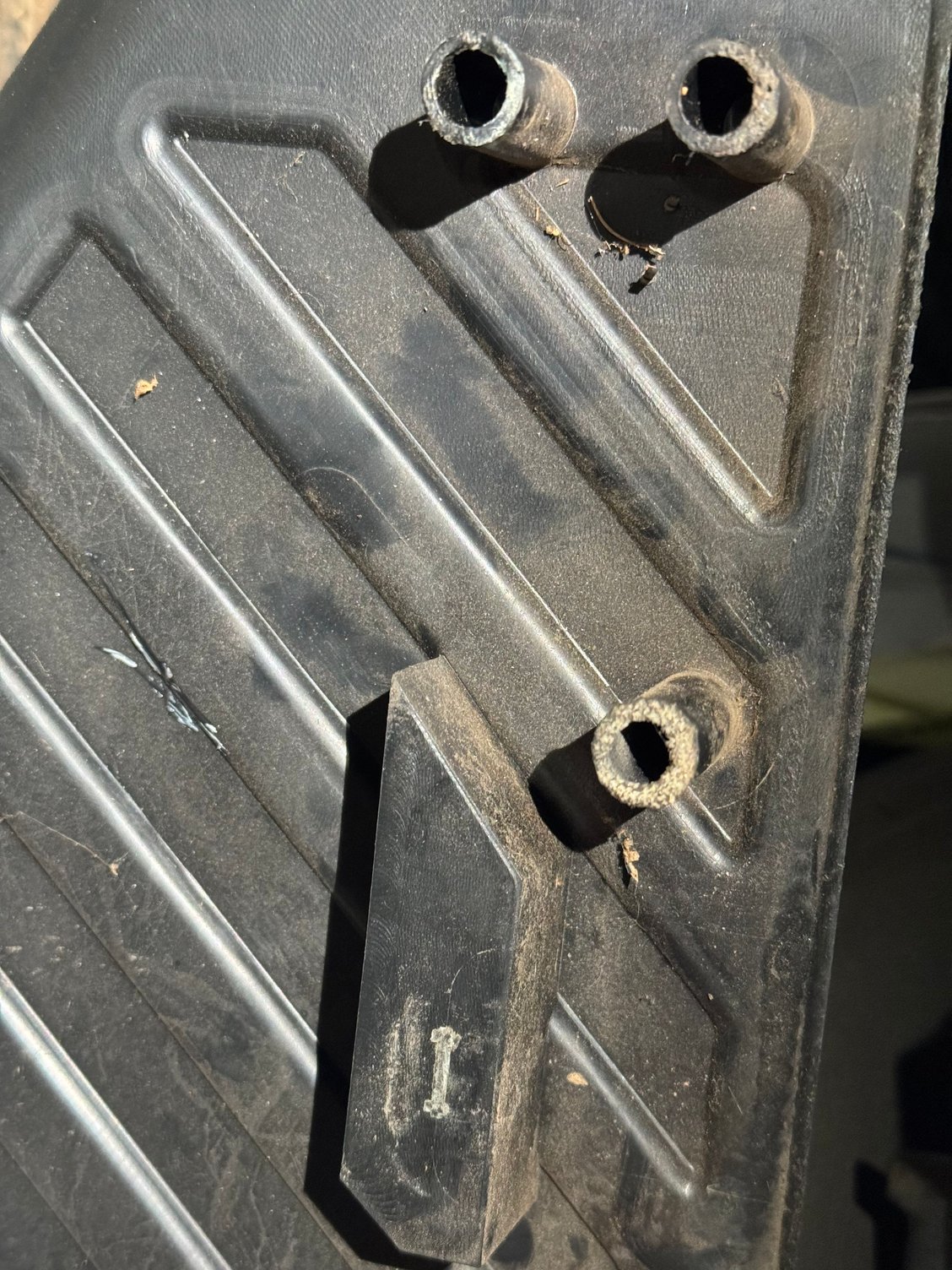 You can see the support post that the damage was caused by, it�s the one with the chewed up end. 