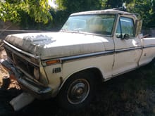 This is a 1976 f250 ranger. But i cant find ANY pictures online that show the "f250" emblem where it is shown here. Any idea why that is? (Its my girlfriends dads old truck that im going to rebuild) 