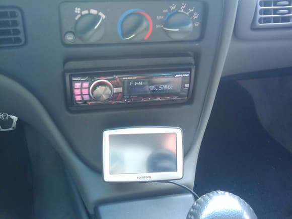 alpine head unit with the tomtom mounted under it