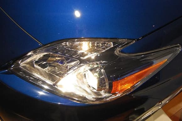 2010 Toyota Prius Drivers Side Headlight-on
