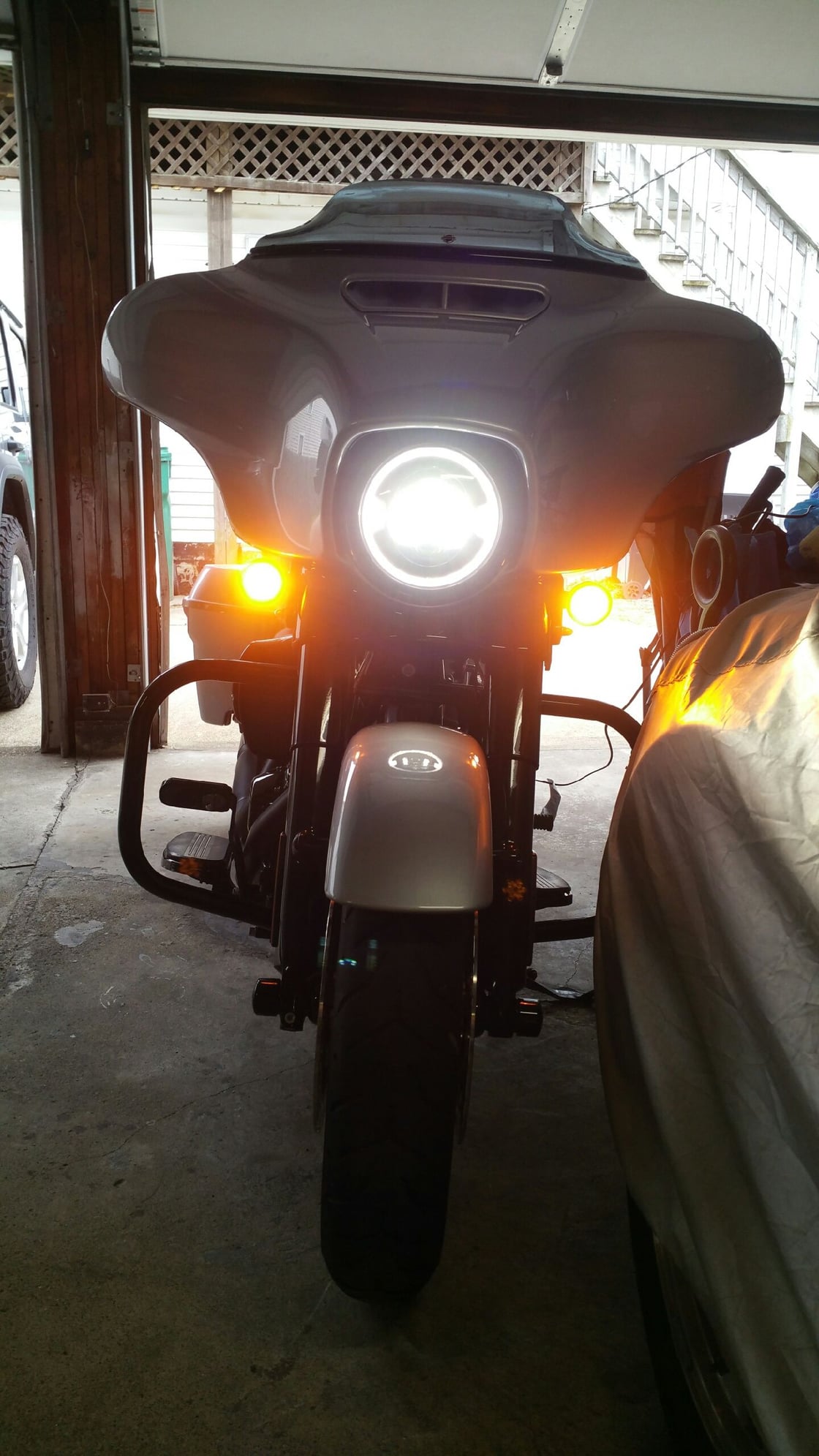 7 inch black headlight - Page 2 - Harley Davidson Forums