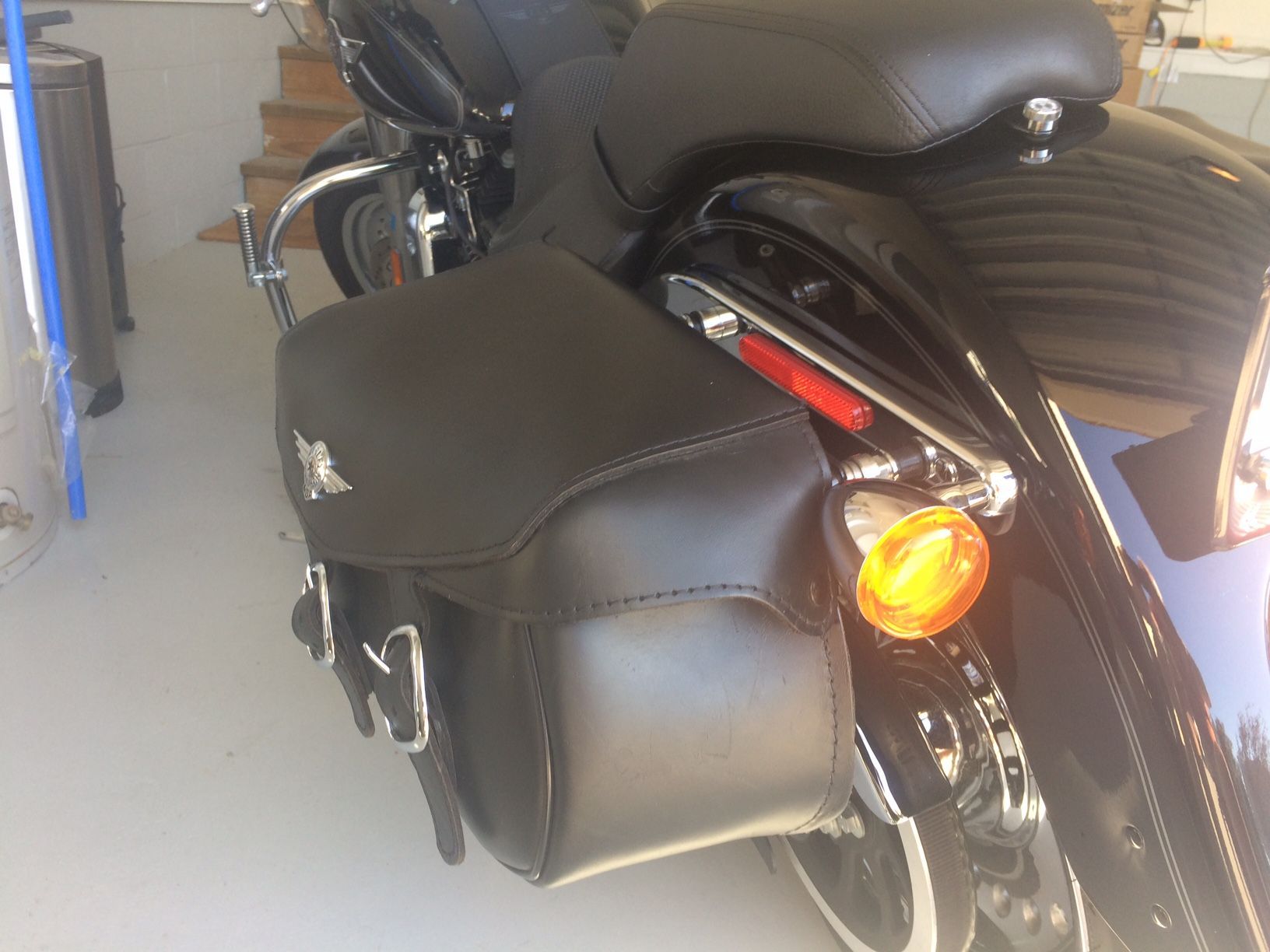 Harley davidson fatboy flstf softail leather saddlebags bags 9032000d