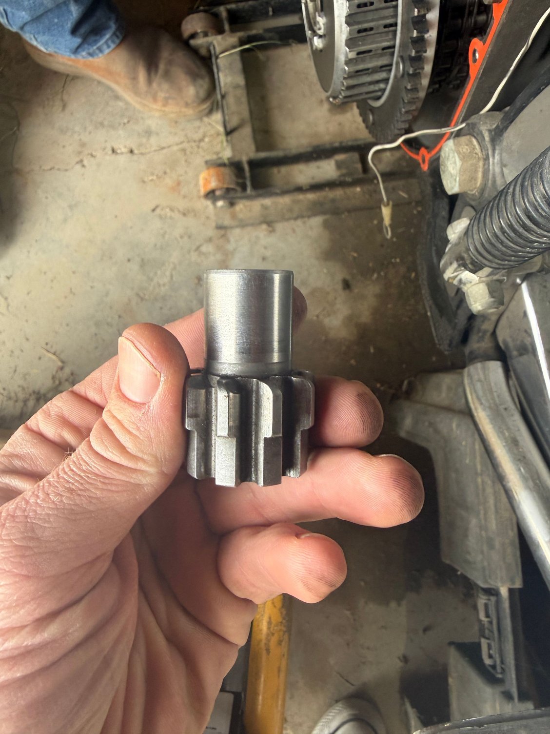 There seems to be some kind of sleeve or spacer that goes with the jack shaft to engage the starter.