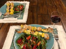 Grilled shrimp with mango and pineapple 