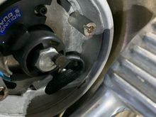 See the Magnet on the bolt.