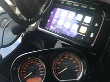 Works with the cheapo headset. But not just the H-D cord. So it needs a mic apperently. 