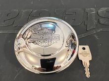 Cap comes with 2 keys