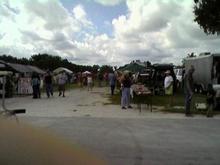 004 Vendors Busy 2