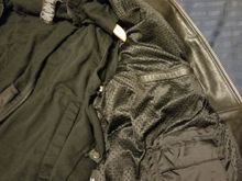 Inside left - 2 pockets