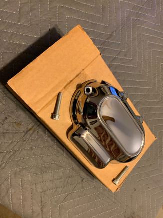 Stock Chrome Transmission side cover from 15 Road Glide

$50 Shipped