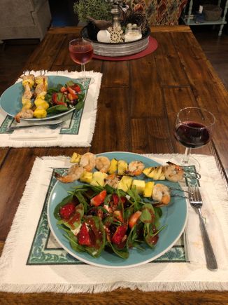 Grilled shrimp with mango and pineapple 