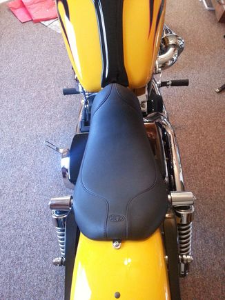 This seat really opens the bike up.  Shows it's bones off real good!
