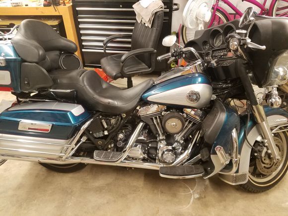 All put together and looking shiny. I spent the time I was waiting for parts and stuff cleaning and cleaning and cleaning.