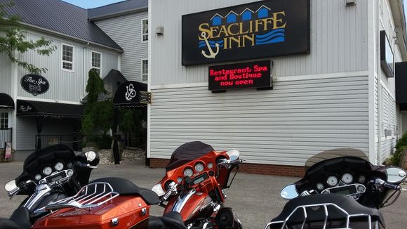 Arrival at the “Seacliff Inn” our hotel for a 2 night stay.
