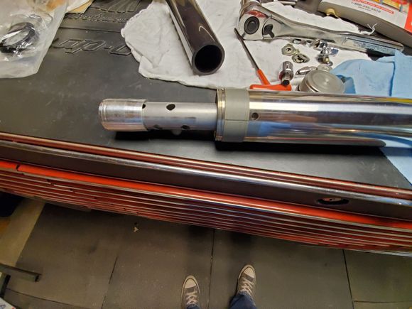 Damper rod and related parts assembled into the fork tube 
