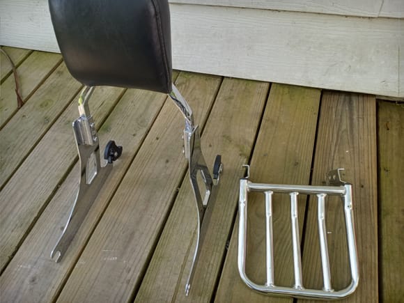 Have a quick release backrest and luggage rack from an 08 Streetbob I owned . Im asking $90 shipped ..