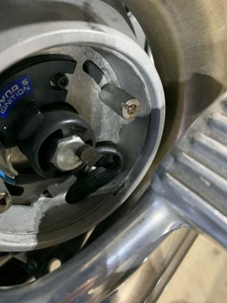 See the Magnet on the bolt.