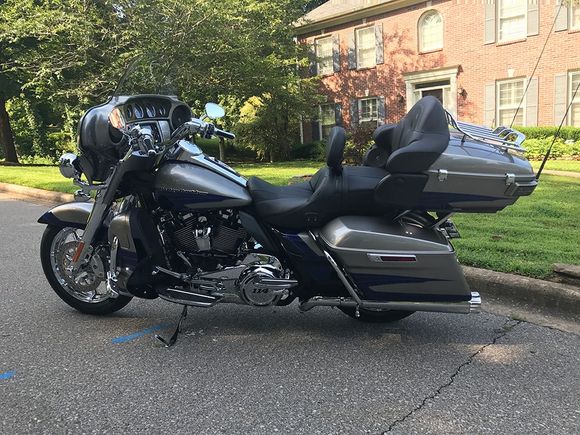 2017 CVO Limited - left side